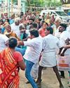 அதிமுக எம்எல்ஏவிடம் கேள்வி கேட்ட மக்களுக்கு அடி, உதை6