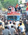 தேர்தல் விதிமுறைகளை மீறி ரோடு ஷோ த.வெ.க. தலைவர் விஜய் மற்றும் 3 வேட்பாளர்கள் மீது பாய்ந்தது வழக்கு5