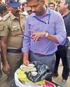 அதிமுக மாஜி அமைச்சரின் ஆயிரம் விளக்கு தொகுதியில் வீடுவீடாக பணப்பட்டுவாடா4