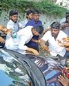 பனையூரில் விஜய் காரை மறித்து போராட்டம் நடத்திய தவெக பெண் நிர்வாகி அஜிதா தற்கொலை முயற்சி4