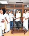 திமுக-காங்கிரஸ் முதற்கட்ட தொகுதி பங்கீடு பேச்சுவார்த்தை முதல்வர் மு.க.ஸ்டாலினுடன் காங்கிரசின் ஐவர் குழு சந்திப்பு1