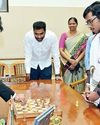 முதல்வர் விஜயனுடன் செஸ் விளையாடிய பிரக்ஞானந்தா முதல்வர் விஜயனுடன் செஸ் விளையாடிய பிரக்ஞானந்தா0