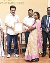 கோயில் அர்ச்சகர்களின் மகன், மக்கள் மேற்படிப்பு 600 மாணவர்களுக்கு தலா ரூ.10,000 உதவித்தொகை கோயில் அர்ச்சகர்களின் மகன், மக்கள் மேற்படிப்பு 600 மாணவர்களுக்கு தலா ரூ.10,000 உதவித்தொகை3