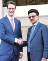 ஜெர்மனியில் தொழில் ஒத்துழைப்பு குறித்து வடக்ரைன் வெஸ்ட்பாலியா அதிபருடன் முதல்வர் மு.க.ஸ்டாலின் பேச்சு ஜெர்மனியில் தொழில் ஒத்துழைப்பு குறித்து வடக்ரைன் வெஸ்ட்பாலியா அதிபருடன் முதல்வர் மு.க.ஸ்டாலின் பேச்சு1