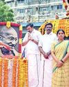 காந்தியை கொண்டு மதவாதிகளிடமிருந்து இந்தியாவை காப்பாற்ற வேண்டும்0