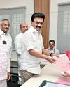 கொளத்தூர் தொகுதியில் நேற்று வேட்புமனு தாக்கல் செய்துவிட்டு முதல்வர் மு.க.ஸ்டாலின் உடனடியாக தேர்தல் பிரசாரத்தை தொடங்கினார்1