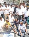ஆழ்வார்பேட்டையில் உள்ள வாக்குச்சாவடியில் வரிசையில் நின்றவர்களிடம் தகராறு செய்த தமிழிசை2