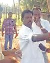 கையில் மது பாட்டிலுடன் தஞ்சை தவெக எம்எல்ஏ போதையில் குத்தாட்டம்0