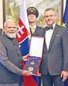 சுலோவாக்கியாவின் உயரிய விருதை பெற்றார் பிரதமர் மோடி சுலோவாக்கியாவின் உயரிய விருதை பெற்றார் பிரதமர் மோடி7