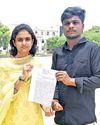 காதலுக்கு எதிர்ப்பு தெரிவித்து இளம்பெண்ணுக்கு மொட்டையடித்து கொடுமை15