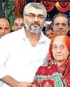அஜித் குமார் தாயார் காலமானார் முதல்வர் விஜய் நேரில் அஞ்சலி அஜித் குமார் தாயார் காலமானார் முதல்வர் விஜய் நேரில் அஞ்சலி1