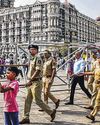 வெடிகுண்டு மிரட்டல்: மும்பையில் உச்சகட்ட பாதுகாப்பு14