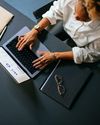 EMPLOYEES ARE BRINGING THEIR OWN AI TOOLS TO WORK, LEAVING COMPANIES SCRAMBLING TO CATCH UP AppleMagazine