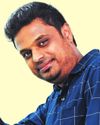 அன்று: கைத்தறி குடோன் பணியாளர் இன்று: சக்ஸஸ் கல்வி நிறுவனங்களின் உரிமையாளர் அன்று: கைத்தறி குடோன் பணியாளர் இன்று: சக்ஸஸ் கல்வி நிறுவனங்களின் உரிமையாளர்