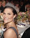 Victoria de Suecia deslumbra en el desfile de tiaras de los Nobel