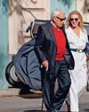 Felipe González, relajado paseo con su mujer Felipe González, relajado paseo con su mujer13
