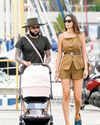 Dani Alves y Joana Sanz, primer paseo con su pequeña Dani Alves y Joana Sanz, primer paseo con su pequeña9