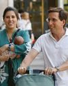 JOSÉ LUIS MARTÍNEZ-ALMEIDA Y TERESA URQUIJO PRIMERA IMAGEN COMO FAMILIA ¡HOLA! Spain