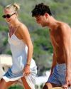 KATE MOSS Y SU HIJA, LILA GRACE HACEN DE LAS PLAYAS DE FORMENTERA SU PASARELA PARTICULAR9