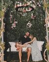 TAYLOR SWIFT Y TRAVIS KELCE TODOS LOS DETALLES DEL COMPROMISO DE LA PAREJA MÁS PODEROSA: UN ANILLO DE UN MILLÓN, MILES DE FLORES Y UN VESTIDO VIRAL ¡HOLA! Spain