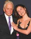 MICHAEL DOUGLAS Y SU HIJA, CARYS «GLAMOUR», COMPLICIDAD Y UN GUIÑO MUY ZETA. JONES MICHAEL DOUGLAS Y SU HIJA, CARYS «GLAMOUR», COMPLICIDAD Y UN GUIÑO MUY ZETA. JONES21