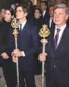 LOS DUQUES DE HUESCAR Y LOS DUQUES DE ARJONA REENCUENTROS Y EMOCIONES DE LA FAMILIA ALBA EN SU SEMANA SANTA SEVILLANA9