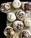 Swirly meringues with chocolate drizzle25