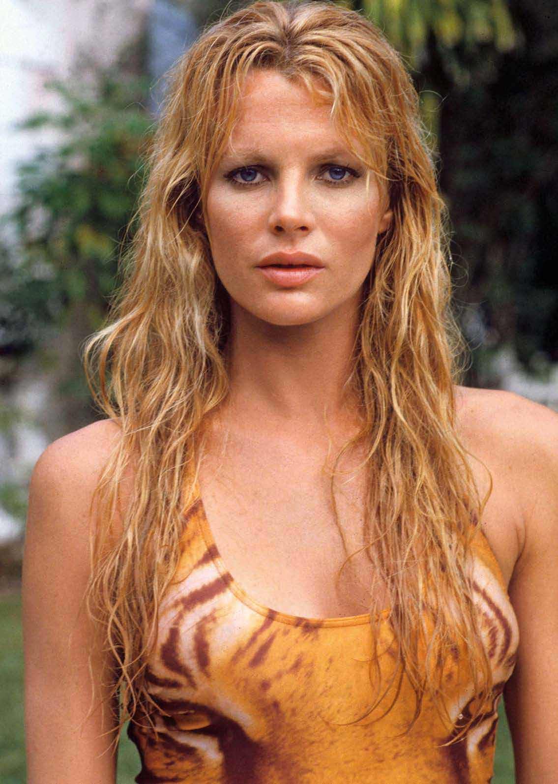 ¿Cuánto mide Kim Basinger? - Real height Kim-Basinger